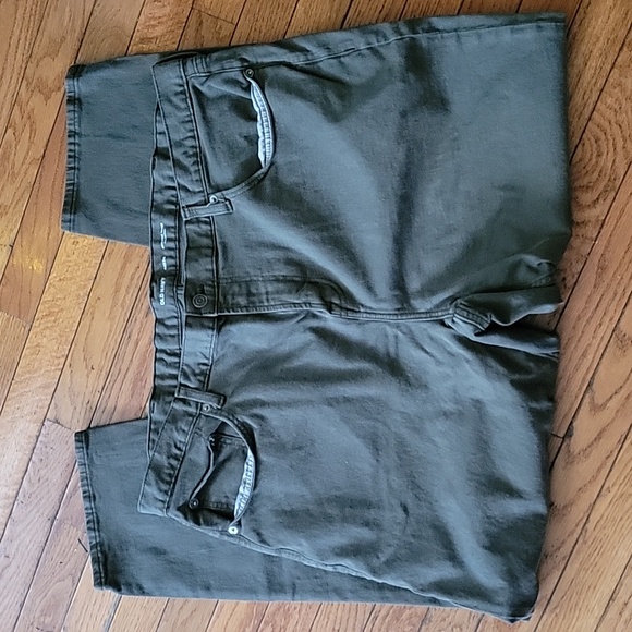2/$15 Old Navy Athletic Taper 44x30 - Picture 4 of 6